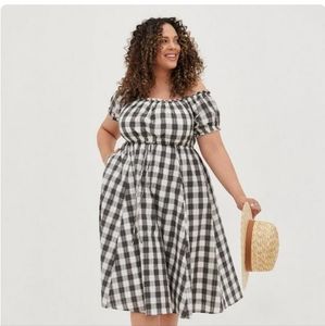 Off-Shoulder Peasant Midi Dress - Seersucker Gingham Grey & White